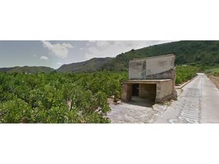 Fondo rustico in Oliva Pueblo. Terreno de 4.753 con una casa de aperos grande