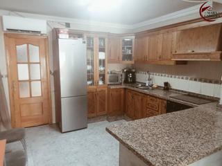 Casa adossada  Santa ana. Descubre esta amplia y reformada casa de 198 m en oliva