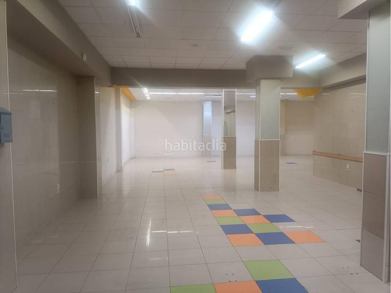 Foto 333a3a0a-4996-40d9-91d2-d414bf2dffc7. Alquiler local comercial  amplio junto a plaza elíptica en Gandia