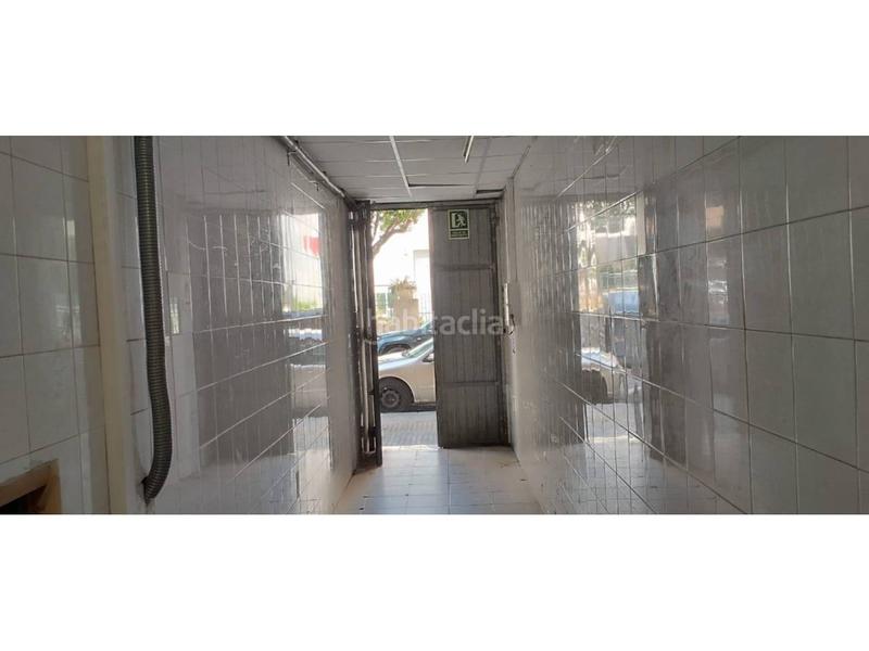 Foto 4ec80b9f-f86b-43df-9dfc-8eca76c679d7. Alquiler local comercial  amplio junto a plaza elíptica en Gandia