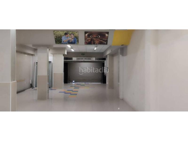 Foto 53fe125f-6a05-4595-89a8-f92df0e6affb. Alquiler local comercial  amplio junto a plaza elíptica en Gandia