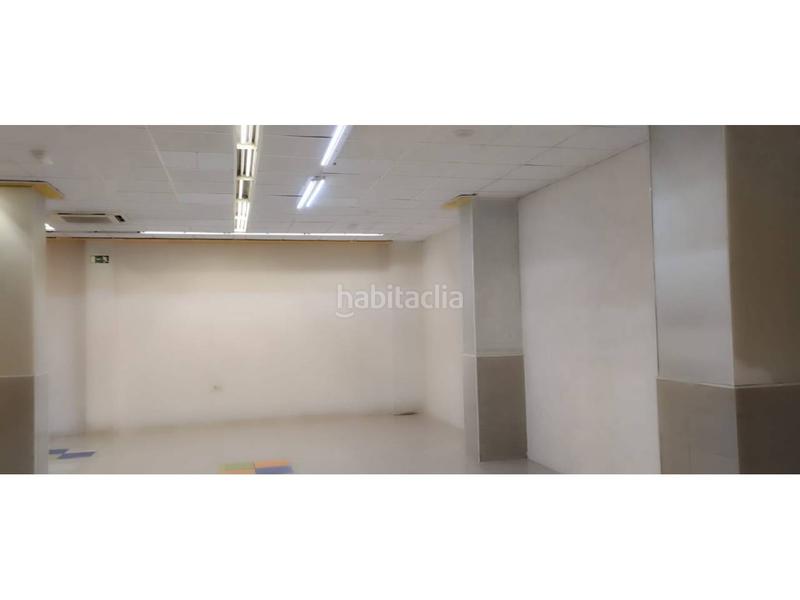 Foto 87f1d979-a3bd-45f6-a674-f9f8053751cf. Alquiler local comercial  amplio junto a plaza elíptica en Gandia
