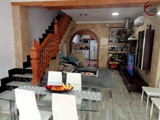Casa adossada  Sant antoni. Amplia casa reformada y amueblada en oliva