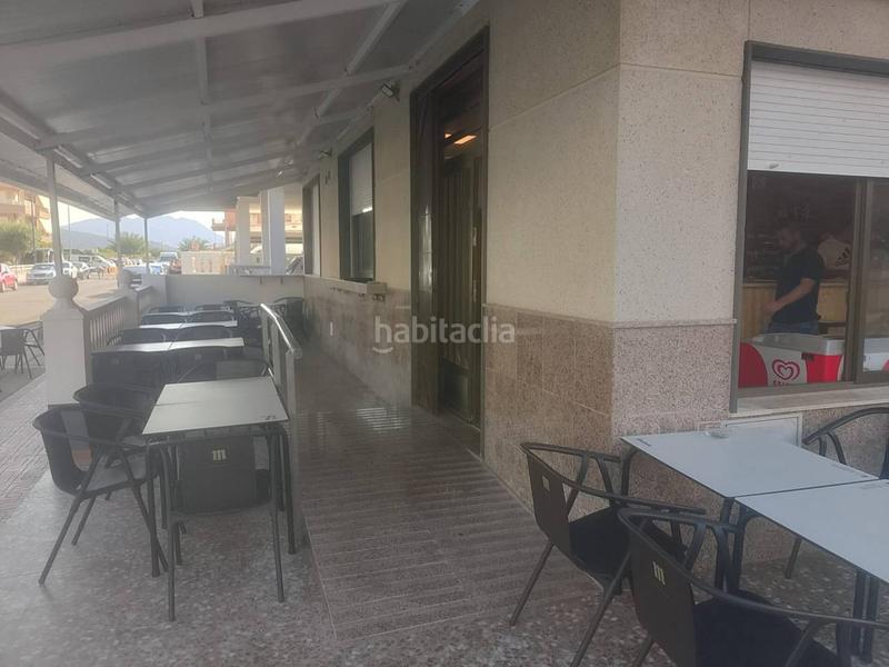 Foto 61c64788-c5d0-49a4-89d9-1c7e195eff1e. Local commercial dans Piles