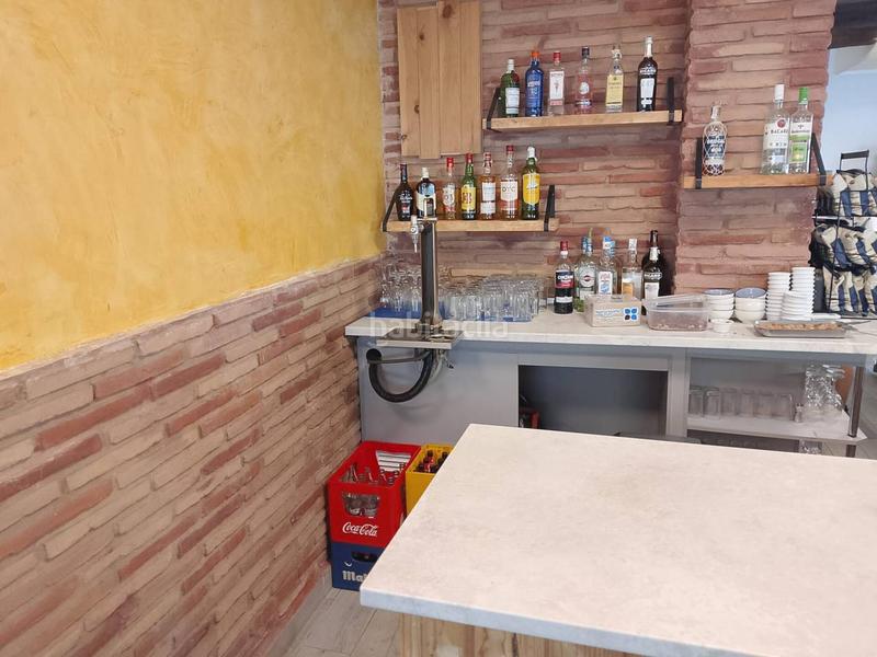 Foto f7b33f6c-4c38-4b41-9fce-2d062a0d9da7. Local commercial dans Piles