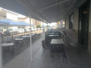 Geschäftsraum  Neus. Cafeteria en venta en playa de piles, segunda línea, a solo 100