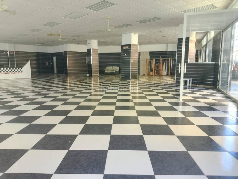 Foto a366fcf4-e4e2-45ec-8772-ce66e3b8af73. Alquiler local comercial se alquila magnífico local comercial entrada norte en Oliva