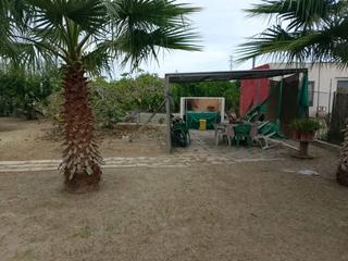 Landgut in Marjaletes 15. Terreno agrario con toldo, baño y vallado en el camino marjalete