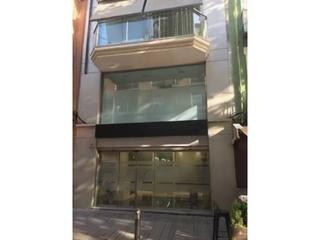 Location Local commercial à Germanías 12. Amplio local en pleno paseo germanias