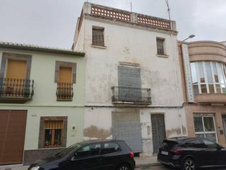 Casa adosada  Constitución. Gran casa de pueblo a reformar en pleno centro de potries