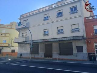 Casa adossada  Alicante. Amplio edificio en el centro de bellreguard