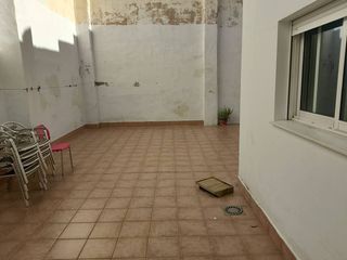 Casa a schiera in Carretera dènia 53. Gran casa con un patio de 90m, dos plantas, garaje e infinitas p