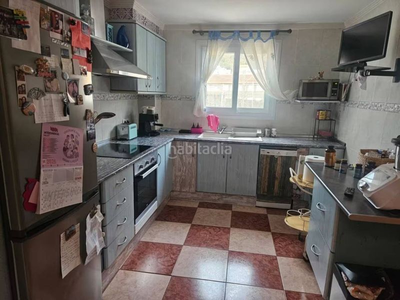 Foto 7256d438-1d22-402b-b564-9b5328965303. Piso amplio piso 2 sin ascensor en el centro , amueblado y reformado en Ador