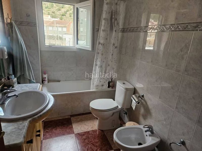 Foto bd299071-8b50-44f2-8271-f976f776679a. Piso amplio piso 2 sin ascensor en el centro , amueblado y reformado en Ador