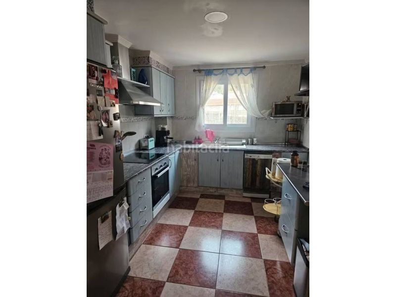 Foto c496b96f-e811-4192-a135-23e8e95dda68. Piso amplio piso 2 sin ascensor en el centro , amueblado y reformado en Ador