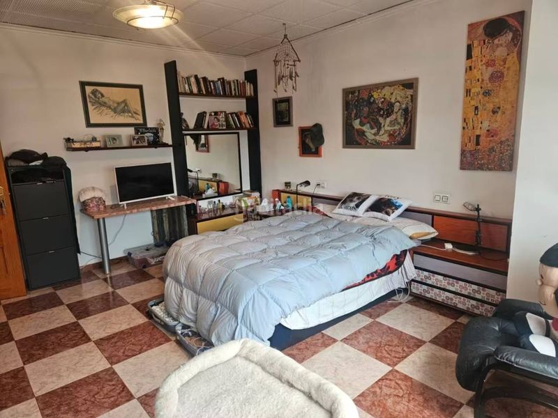 Foto d1352f63-1d95-4e31-a617-c600f4894ace. Piso amplio piso 2 sin ascensor en el centro , amueblado y reformado en Ador