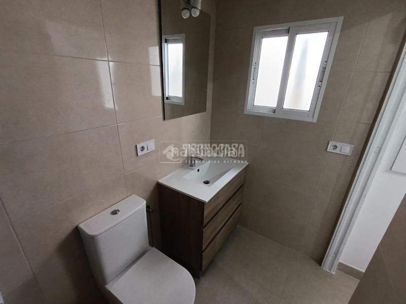 Foto 2fbb22f8-4e60-4699-869e-be42a03ed1c0. Casa  en venta en Barrio del Nervión Sevilla