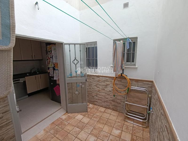 Foto 95e782aa-f4d0-4c6c-a8dd-75aa5f4dd4c6. Casa  en venta en Barrio del Nervión Sevilla