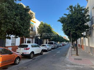 Casa aparellada  C/ madre maria teresa. Casa en venta en sevilla