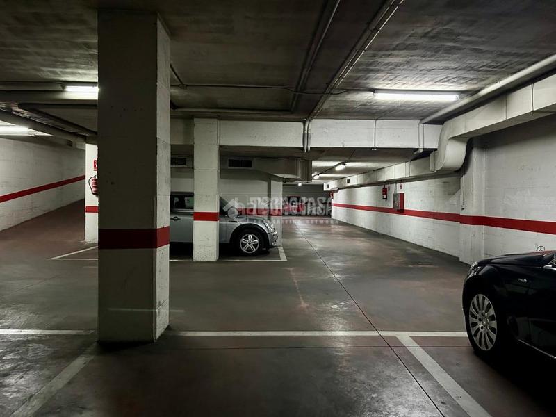 Foto 3947fcf6-f7d8-4de7-a4f1-c15ab8a72512. Parking coche boxplaza de garaje en venta en cordoba en Córdoba