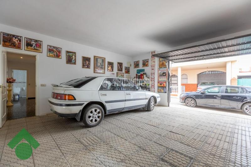 Foto c0bd7b02-e897-4cf2-a6dd-7498c6f03ff6. House with parking in El Higuerón Córdoba