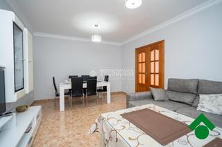 Casa aparellada a Loja. Casa en venta en loja