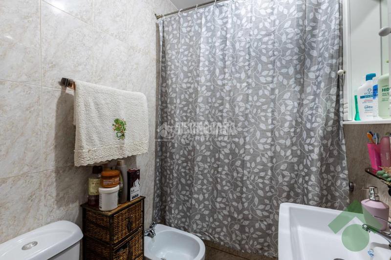 Foto 981472ef-fc62-46c9-8922-8a9a84324654. Casa bifamiliare in Loja