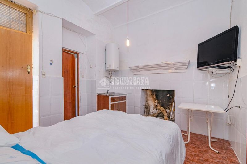 Foto 095a1401-28b6-4f04-baea-7f824f411ec7. Casa aparellada amb calefacció a Loja