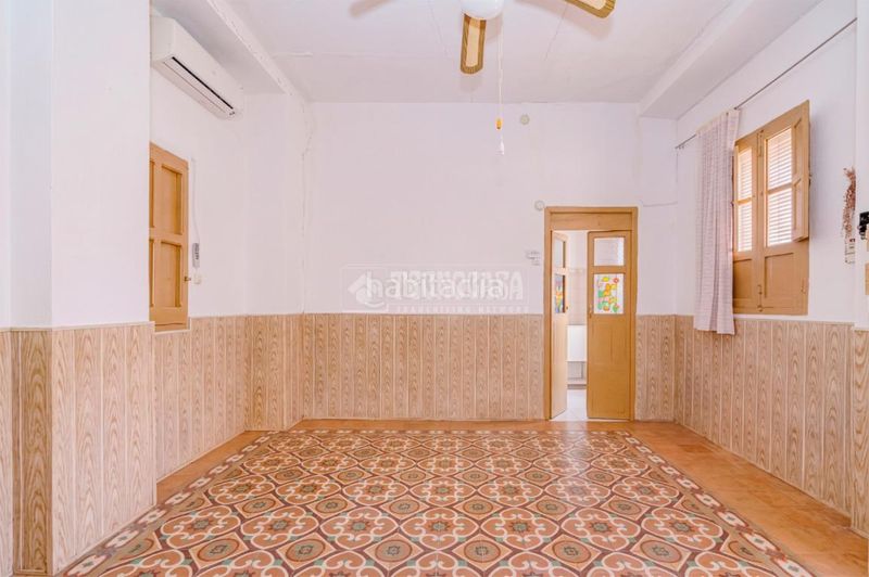 Foto 40f640dc-e20a-46da-bbe3-2190c9777875. Casa aparellada amb calefacció a Loja