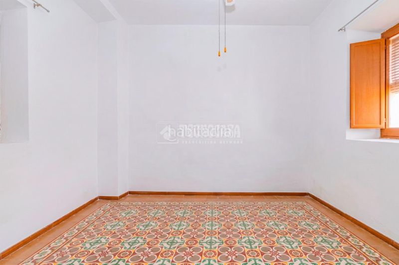 Foto ac292d96-e74e-41f2-aa93-5206d9a9192d. Casa aparellada amb calefacció a Loja