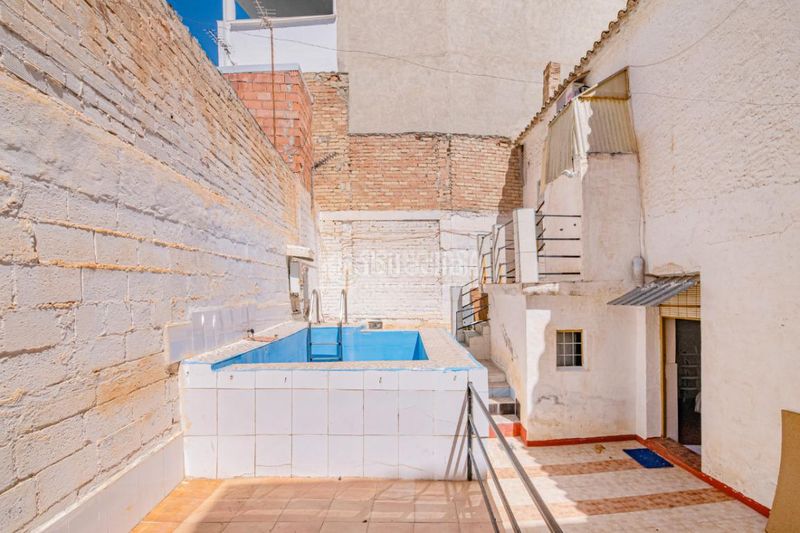 Foto b43918ed-70fe-462c-b973-0a72ebbd7e06. Casa aparellada amb calefacció a Loja