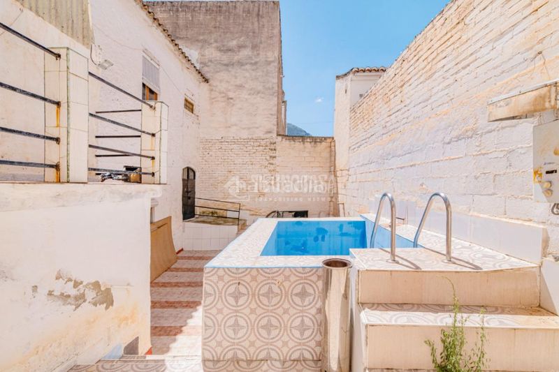 Foto bca80593-ade3-4d34-95e3-df4358ad73d4. Casa aparellada amb calefacció a Loja
