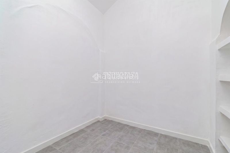 Foto f329e3d6-8c60-4b9d-ba3a-c9eefa7e425c. Casa aparellada amb calefacció a Loja