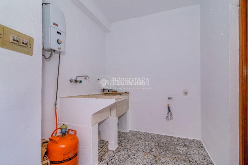 Foto f6885505-406b-4c1c-83ea-fa47a473fd3a. Pis a Loja