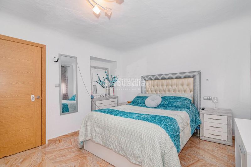 Foto 20b5d096-d38d-4317-b660-7b34c44cc682. Casa aparellada a Loja