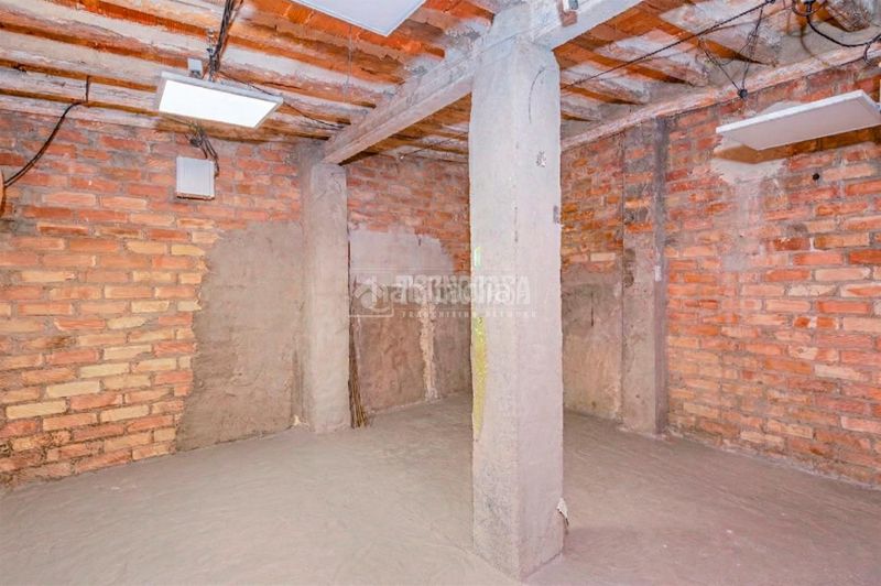 Foto c7a73cb9-b0b6-4f1c-9ced-18cb601ec988. Casa aparellada a Loja