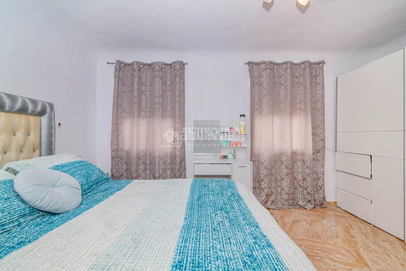 Foto cb82e96c-e9c3-441d-b967-8b9e58dfb03d. Casa aparellada a Loja