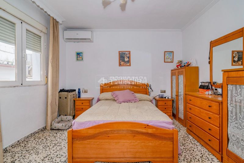 Foto 2ca3b3f9-62f9-4fab-9c67-4cac54350b8a. Casa aparellada a Loja