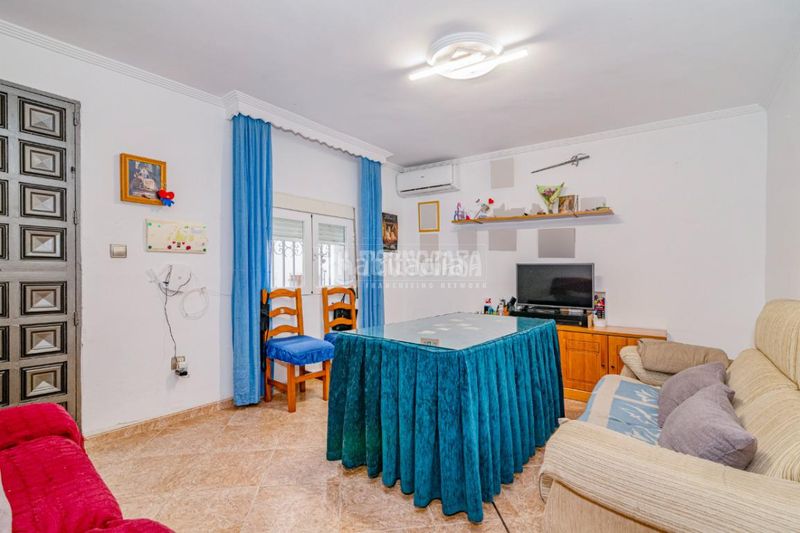 Foto 3ff15301-89a9-4633-917d-057ae294b654. Casa aparellada a Loja