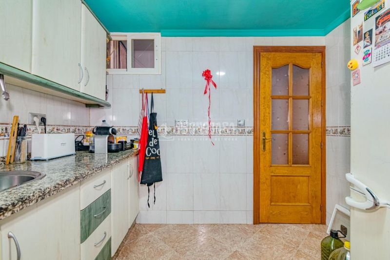 Foto 5c3f8fe1-ee94-4bc8-8855-3eb723046b44. Casa aparellada a Loja