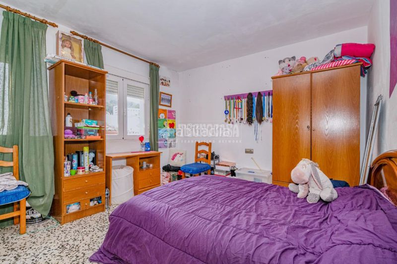 Foto 641da304-b276-426e-a9cb-53f69f73d71c. Casa aparellada a Loja