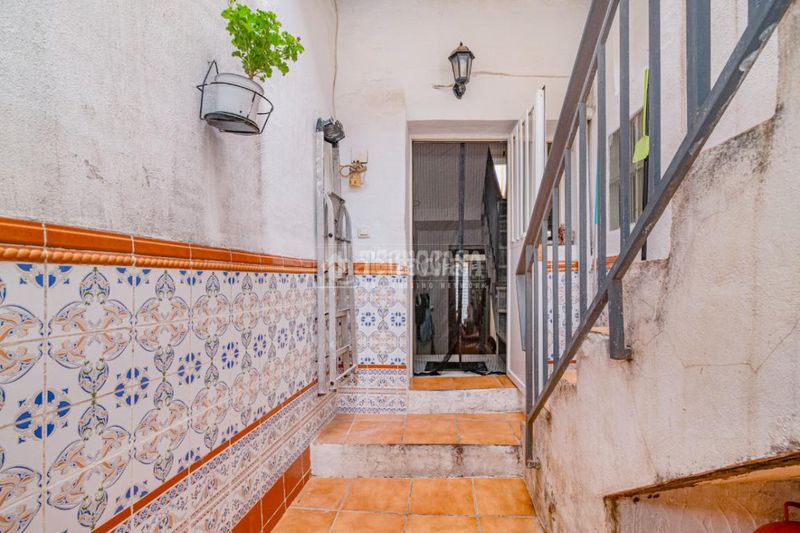 Foto 97787d6d-df02-4142-b403-ebba2bce3732. Casa aparellada a Loja