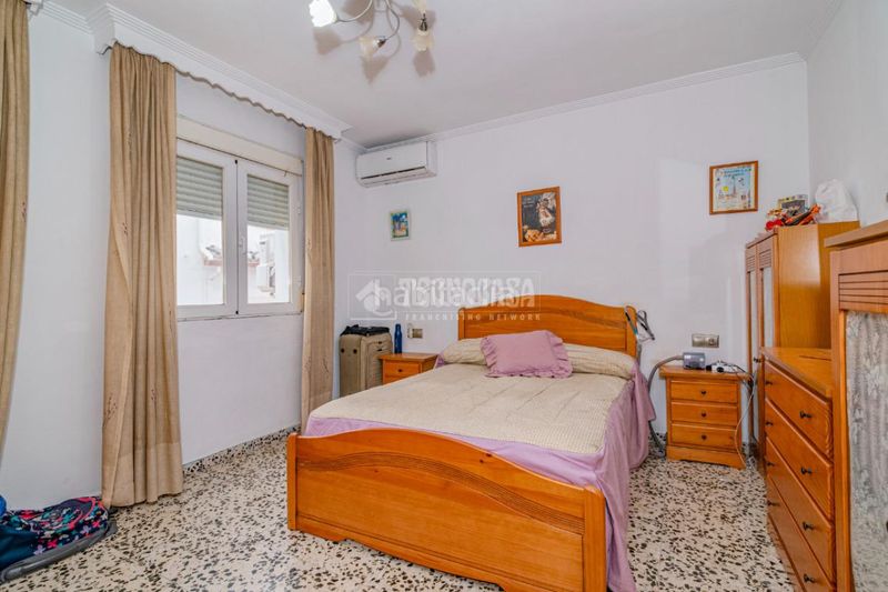 Foto 9fb41717-2ee5-440d-951e-4b8f9780c7e6. Casa aparellada a Loja