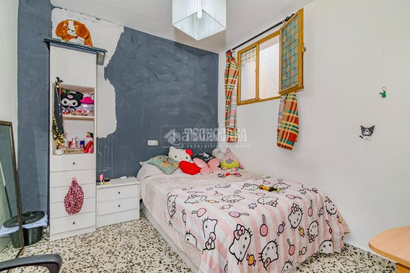 Foto a15a1e08-b835-4696-9e05-fef15f77c777. Casa aparellada a Loja
