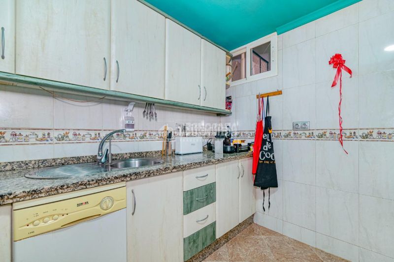 Foto aa36d6d2-c659-4346-8262-f7a7199ba5f3. Casa aparellada a Loja