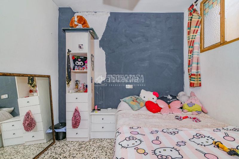 Foto bc800cf1-92f9-40c8-b272-dafbf36ec461. Casa aparellada a Loja