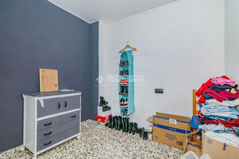 Foto c3d03313-97d9-4f3a-900f-ac27f97ff8d8. Casa aparellada a Loja