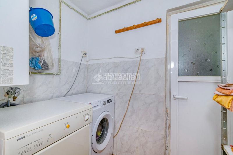 Foto d4771bd8-f415-4151-9d92-394bc76d076d. Casa aparellada a Loja