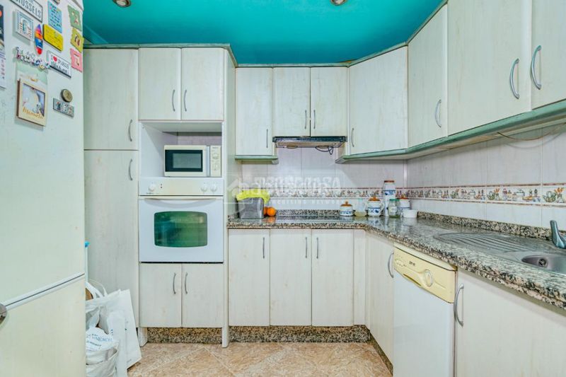 Foto da6be1f8-afd4-4b98-83ba-9ebed614aeab. Casa aparellada a Loja