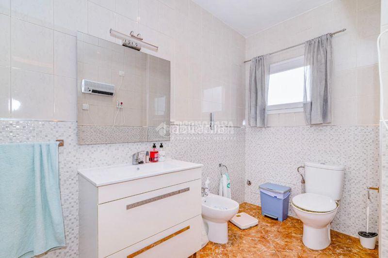 Foto eceaf6ca-5bc3-4dfd-a381-bac180d70d7e. Pis a Loja